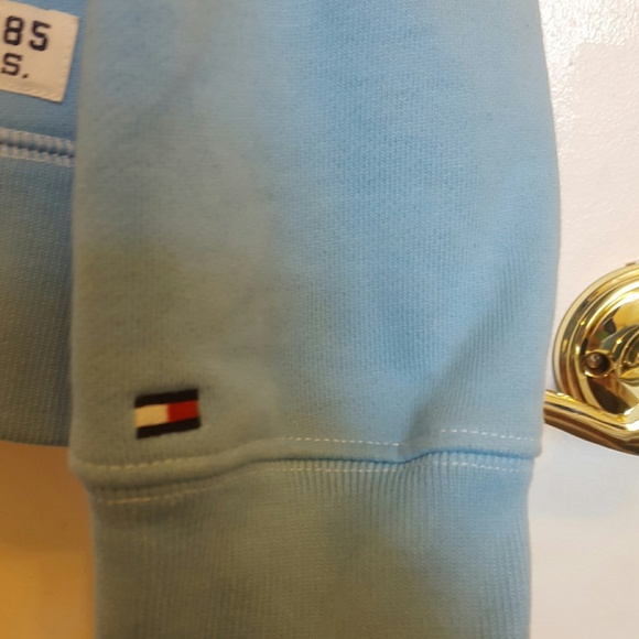 Vintage 90s Tommy Hilfiger White & Blue Sweatshirt - Picture 5 of 5